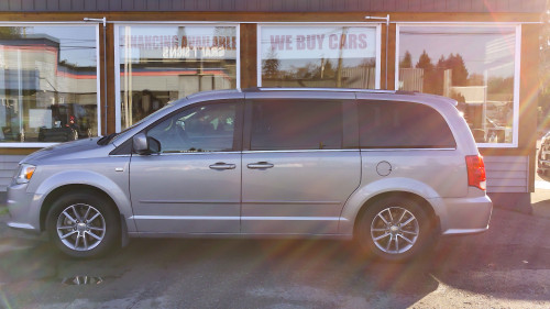 Pre-Owned 2014 Dodge Grand Caravan SE