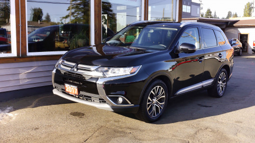 Pre-Owned 2017 Mitsubishi Outlander ES