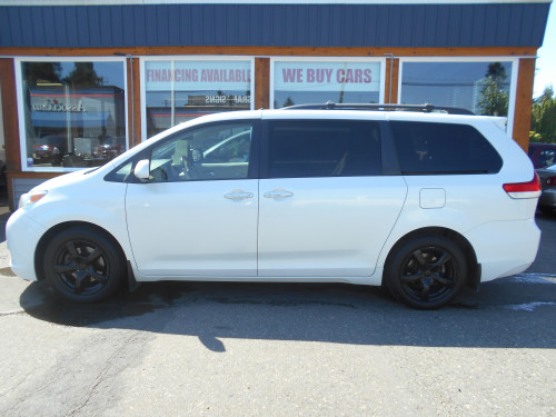 Pre-Owned 2012 Toyota Sienna